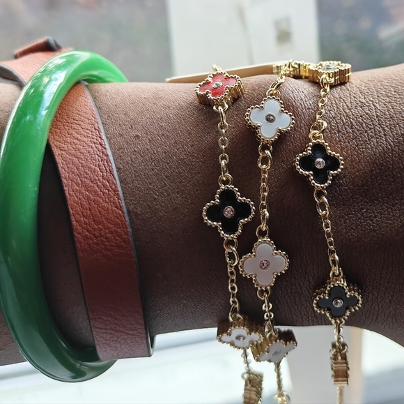 Jewelry - Clover bracelet set